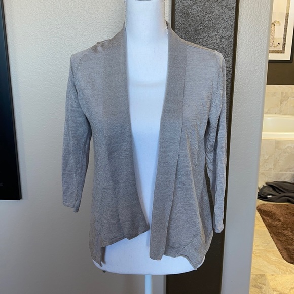 Light weight light gray cardigan - Picture 1 of 3